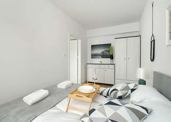 Elegancki Niedaleko Parku W Poznaniu Z Tarasem I Parkingiem By Renters Poznań